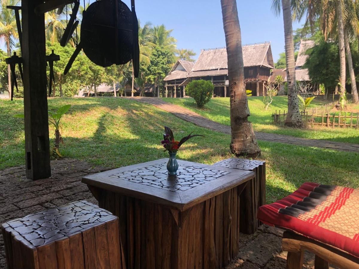 On The Mekong Resort 루앙프라방 외부 사진