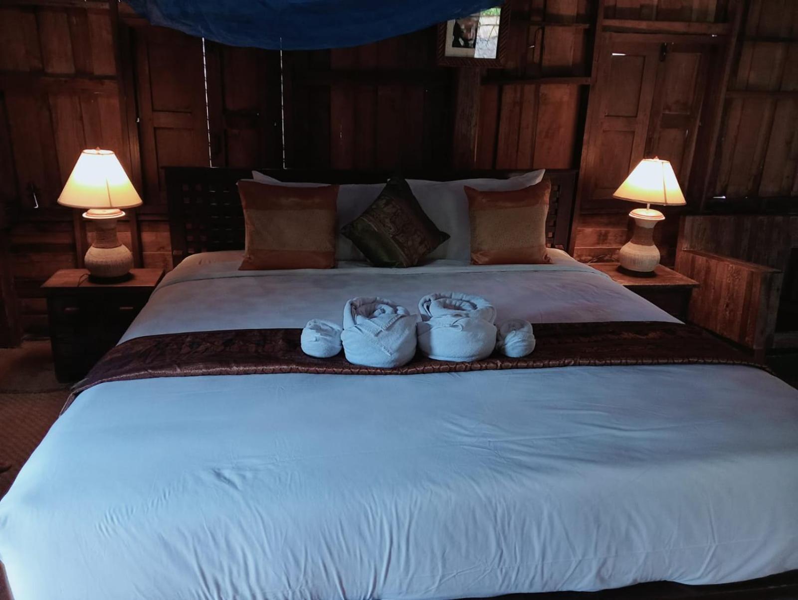 On The Mekong Resort 루앙프라방 외부 사진