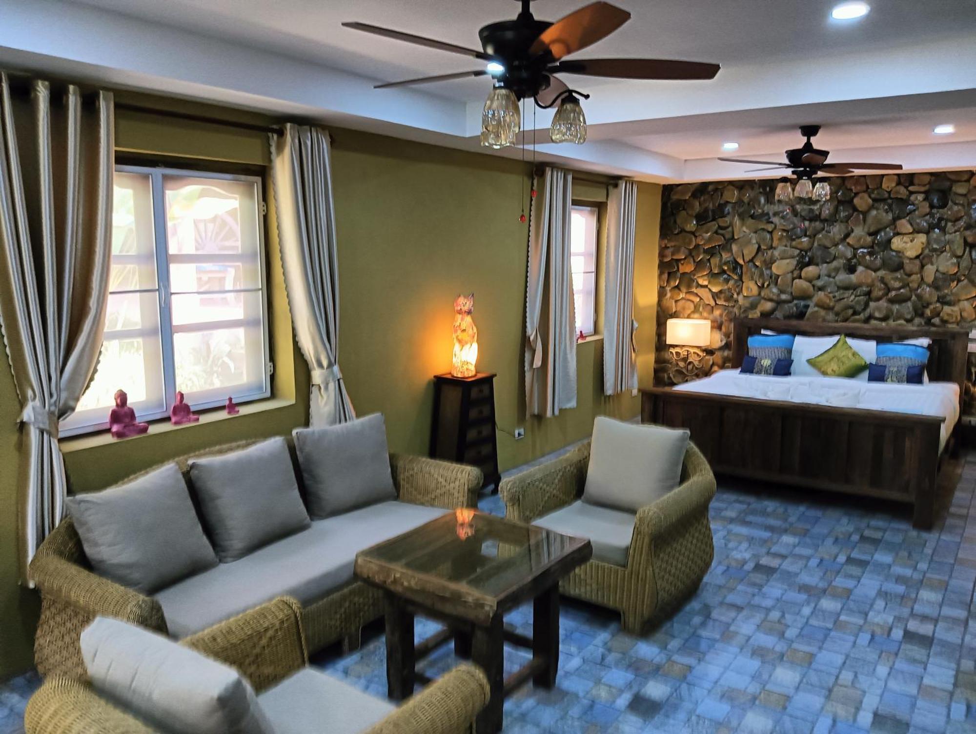 On The Mekong Resort 루앙프라방 외부 사진