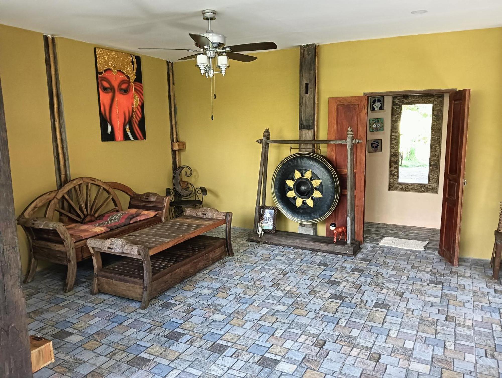 On The Mekong Resort 루앙프라방 외부 사진