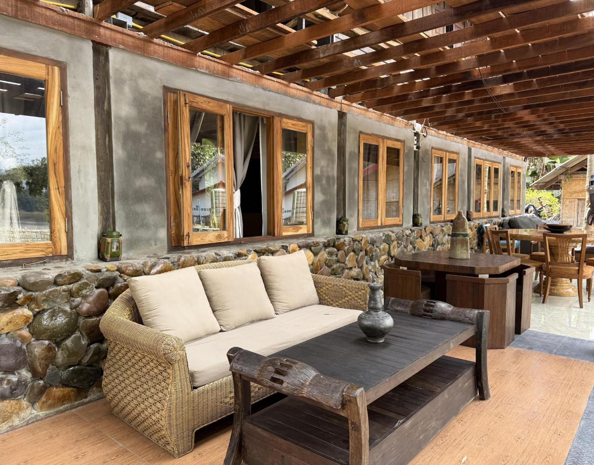 On The Mekong Resort 루앙프라방 외부 사진